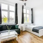 Beautiful Diamond - 10 Min Walk To Market Square!