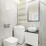 Beautiful Diamond - 10 Min Walk To Market Square! Daire