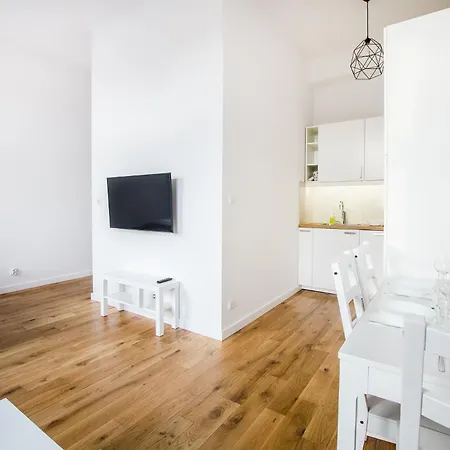 Beautiful Diamond - 10 Min Walk To Market Square! *